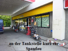 an der Tankstelle