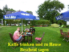 Kaffee und zu Hause Bescheid sagen