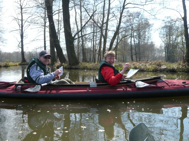 Ines und Holger beim Kartenstudium